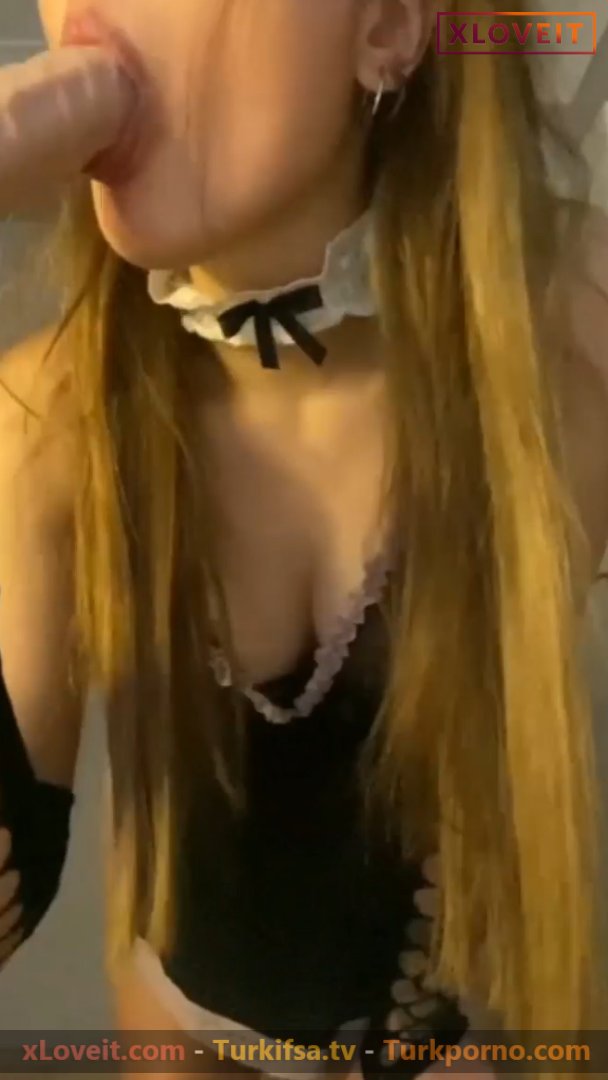 Tango Helga ifşa damarlı dildosunu ağzında gezdirdi